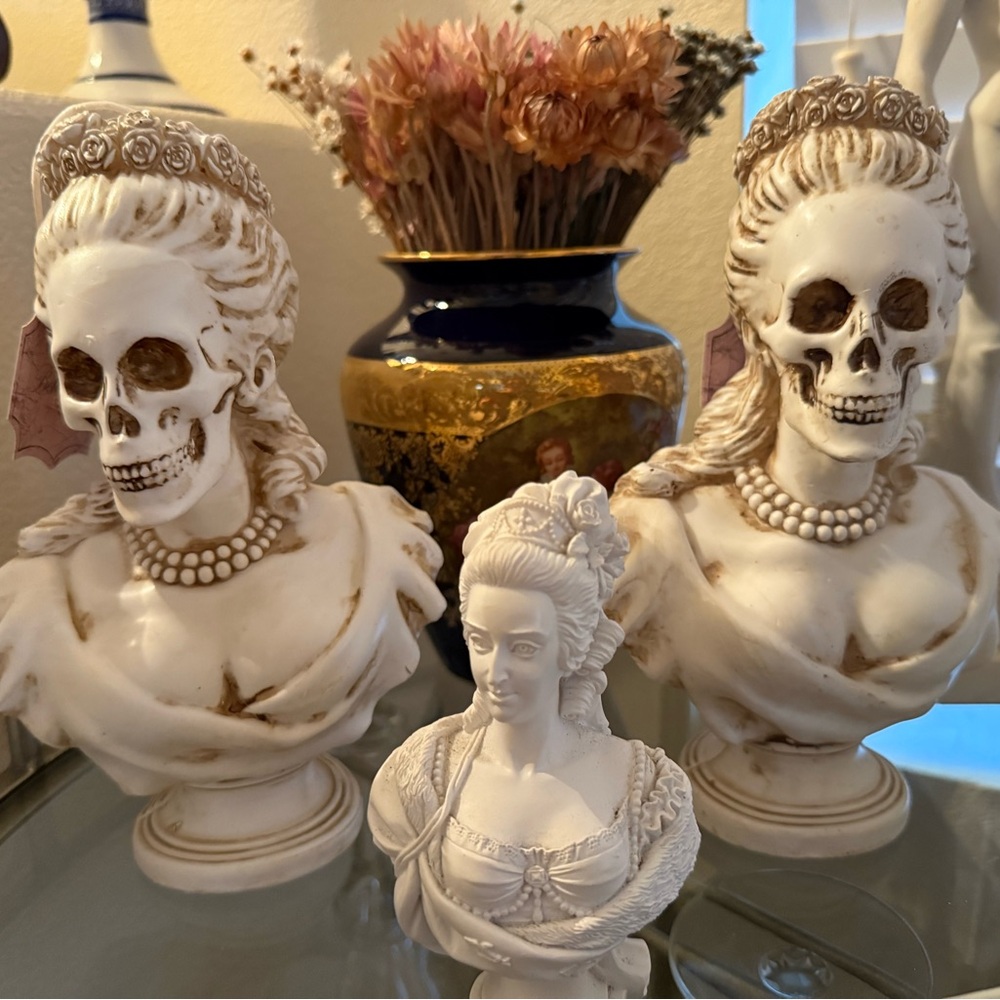 Marie Antoinette Women Baroque Rococo Skull Candle Halloween -